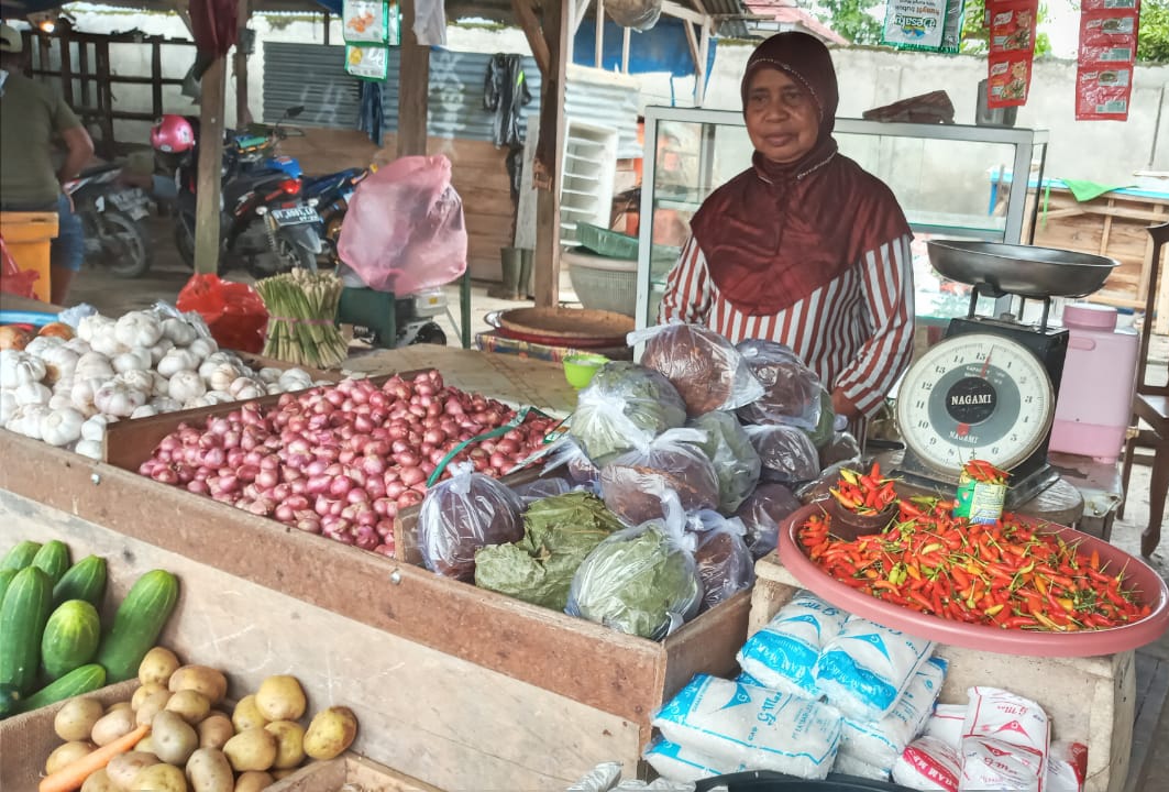 Pedagang Sayur dan Sembako, Wa Halija, pasar tradisional Kendari, (Foto: Al Iksan/SULTRAKINI.COM)