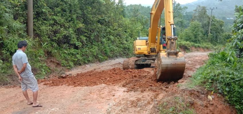 Proses pekerjaan jalan di Kecamatan Tinondo, Uluiwoi, dan Ueesi, (Foto: Hasrul Tamrin/SULTRAKINI.COM)