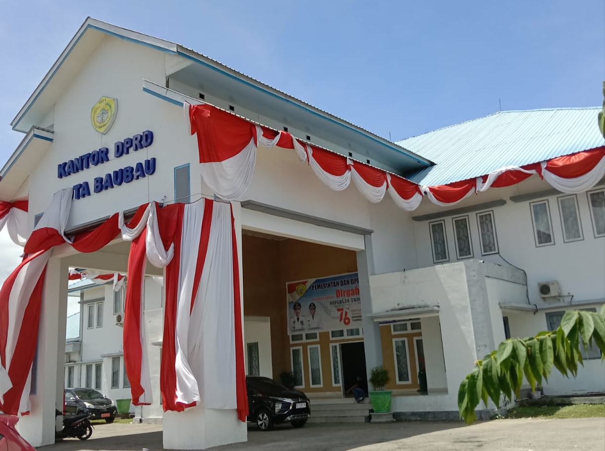 Gedung DPRD Kota Baubau (Foto: Aisyah Welina/SULTRAKINI.COM)
