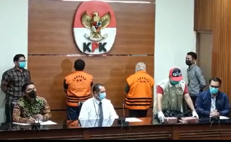 Pimpinan KPK menggelar jumpa pers menghadirkan dua tersangka dugaan kasus korupsi Bupati Koltim Andi Merya Nur. Foto: IST.