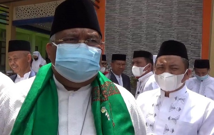 Gubernur Sultra Ali Mazi pada peringatan Hari Pesantren di Kendari, Jumat (22 Oktober 2021). Foto: IST