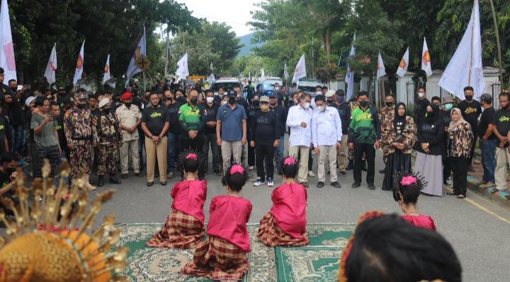 Mayor Jenderal TNI (Purn) Andi Sangerukka bersama rombongan tiba di Kolaka Utara (Foto: Ist)
