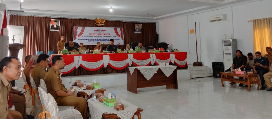 Suasana Rapat Paripurna Dewan Perwakilan Rakyat Daerah Buton Tengah (Foto: Aisyah Welina/SULTRAKINI.COM)