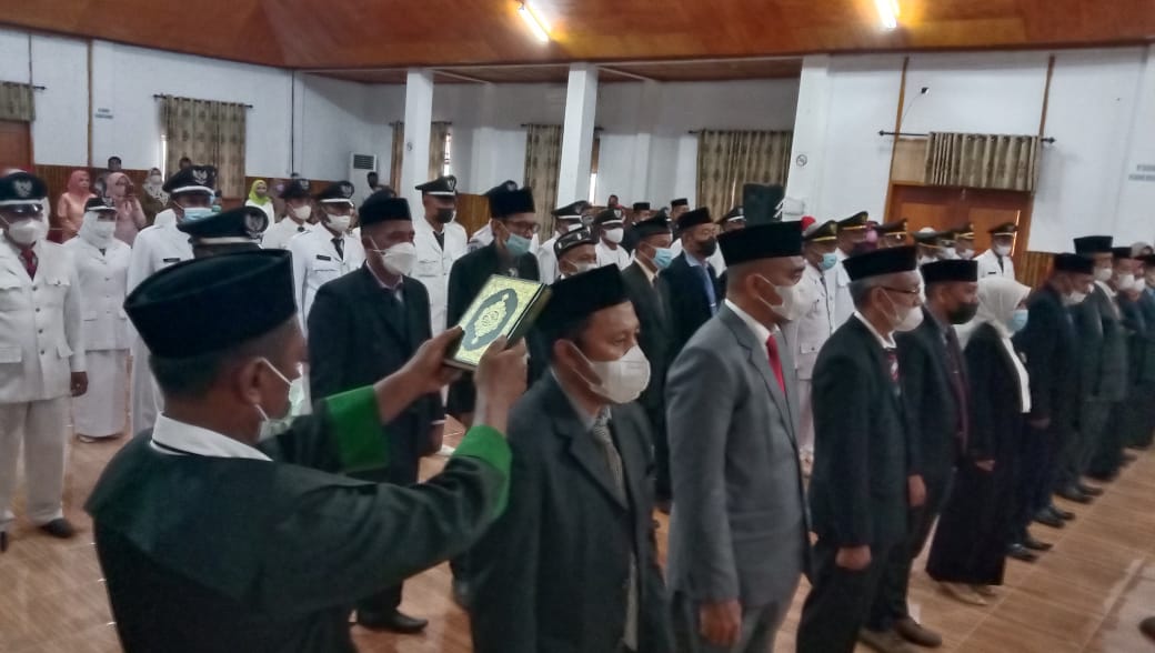 Pelantikan dan pengambil sumpah jabatan pejabat baru lingkup Pemda Wakatobi di Pesangrahan Budaya Wangi-wangi. (Foto: Amran Mustar Ode/SULTRAKINI.COM)