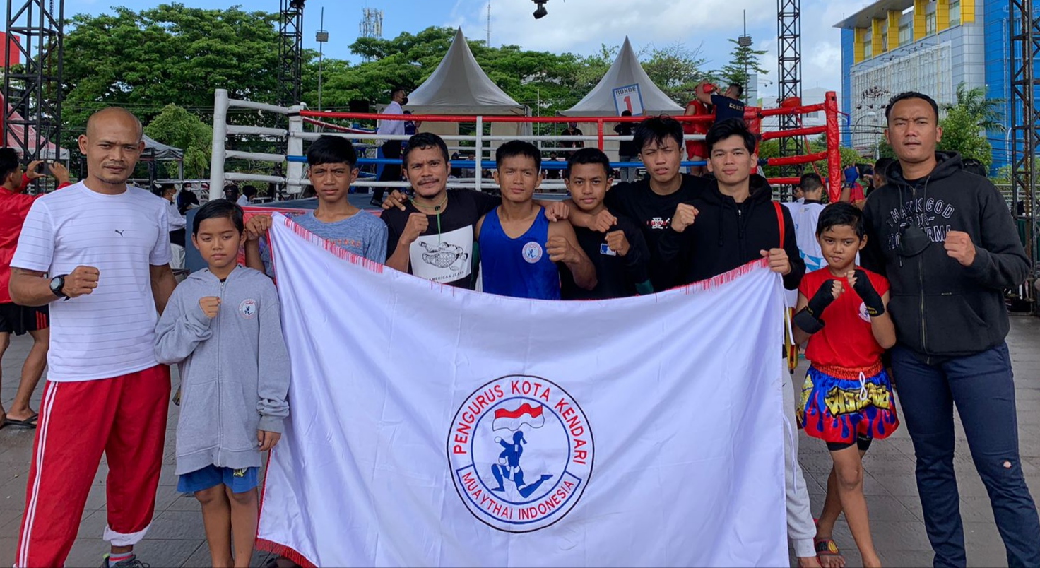 Atlet-atlet Muaythai perwakilan Sultra yang berlaga di ajang Kejurnas tingkat Pelajar-Mahasiswa II dan Liga Seri 14 di Kota Makassar (Foto: Ist)