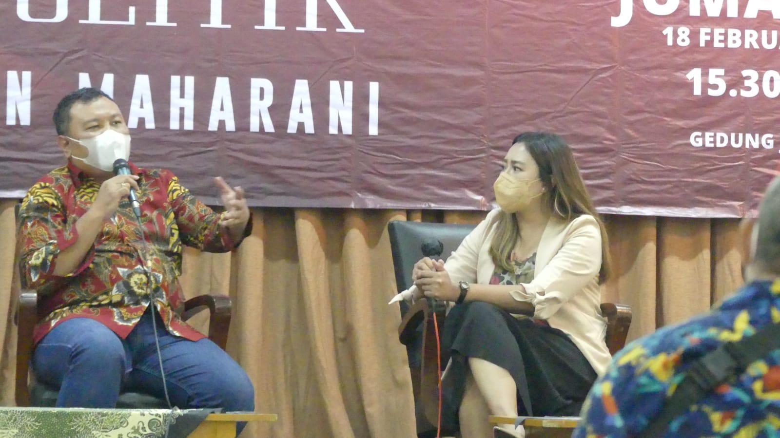Analis Komunikasi Politik Hendri Satrio (kiri) saat diskusi Indonesia Point bertajuk Bedah Komunikasi Politik Puan Maharani di Jakarta, Jumat (18 Februari). (Foto: Ist)