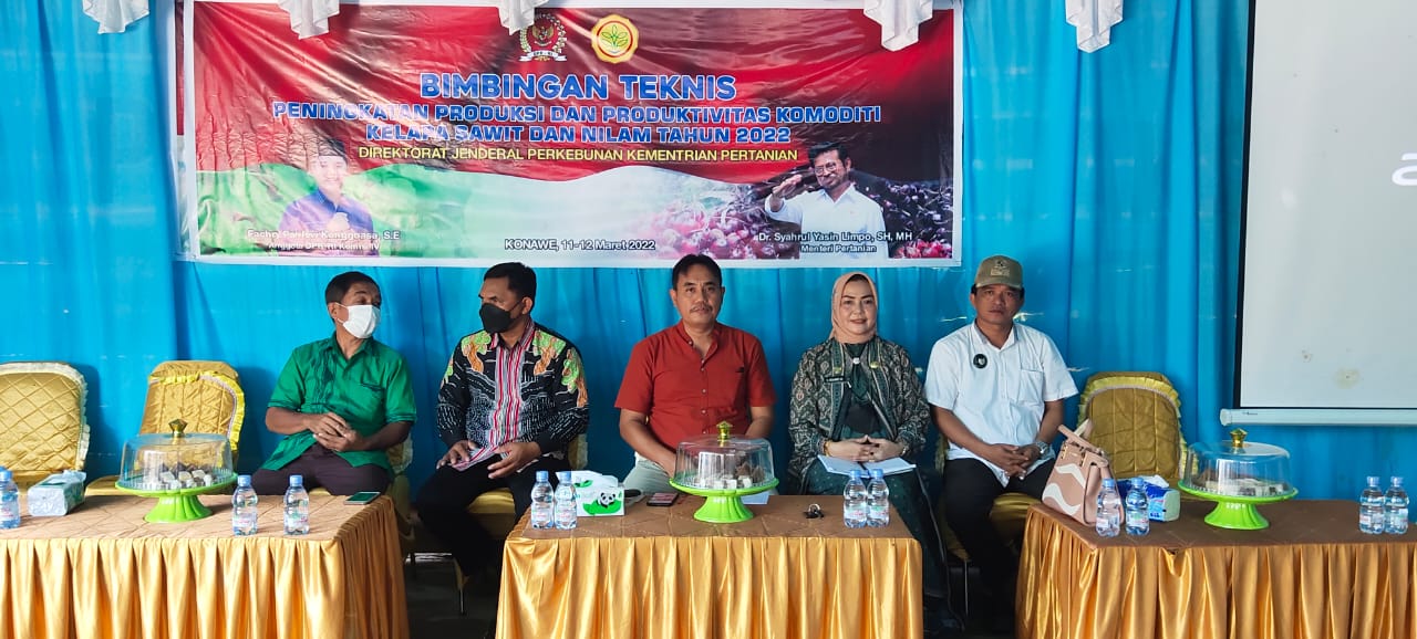 Bimtek Dinas TPHP Konawe kepada petani Kelapa Sawit dan Nilam di Desa Mendikonu Kecamatan Amonggedo. (Foto: Ist)