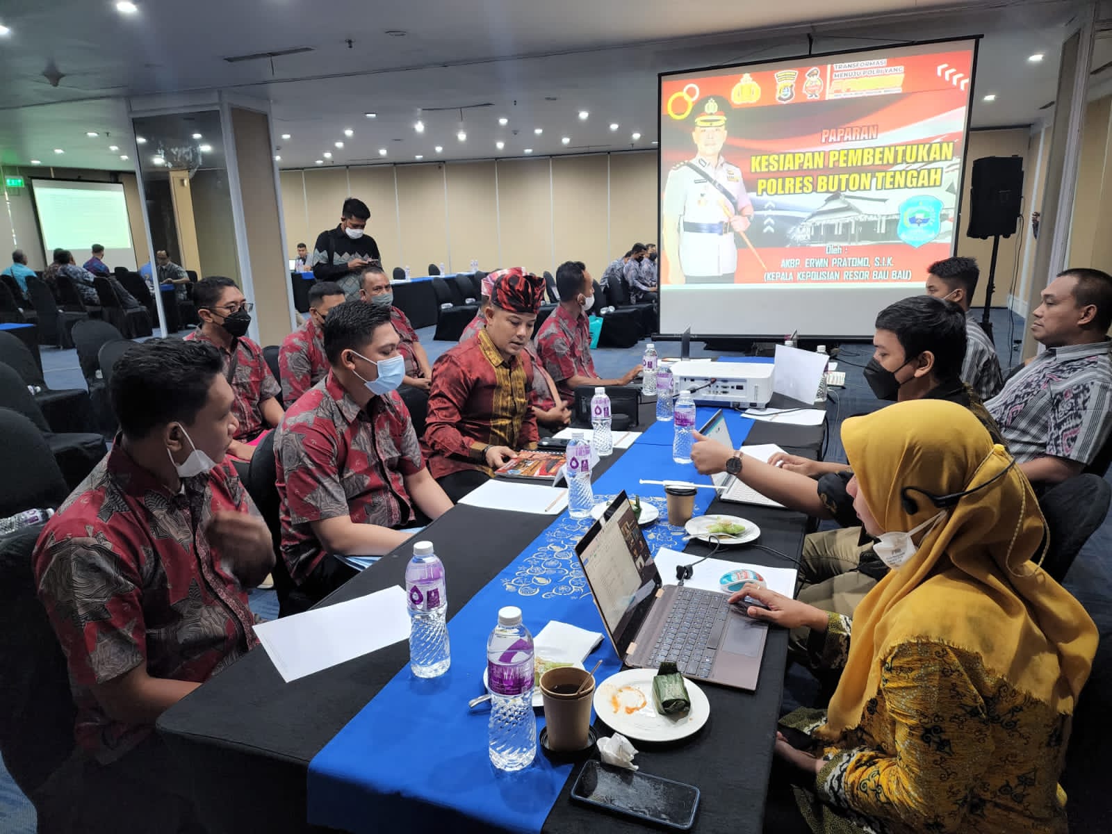 Kapolres Baubau, AKBP Erwin Pratomo, SIK saat presentasi kesiapan pembentukan Polres Buteng di Jakarta. (Foto: Humas Polres Baubau)