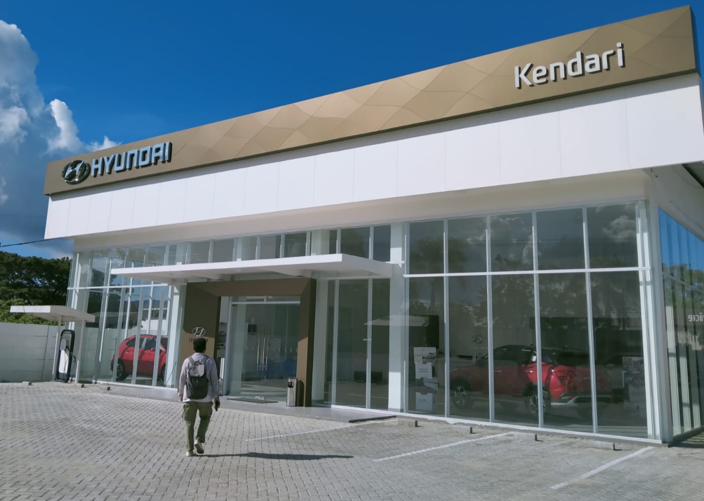 Dealer Resmi Hyundai Kendari. (Foto: Riswan/SULTRAKINI.COM)
