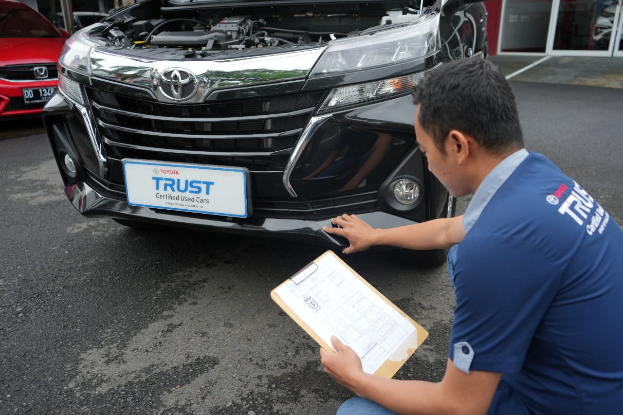 Kendaraan pelanggan ditaksasi oleh tim Toyota Trust. (Foto: Ist) ﻿