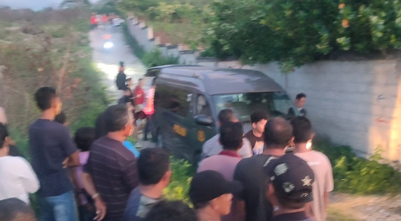 Korban dievakuasi dari TKP. FOTO: Amran Mustar Ode/SultraKini.com