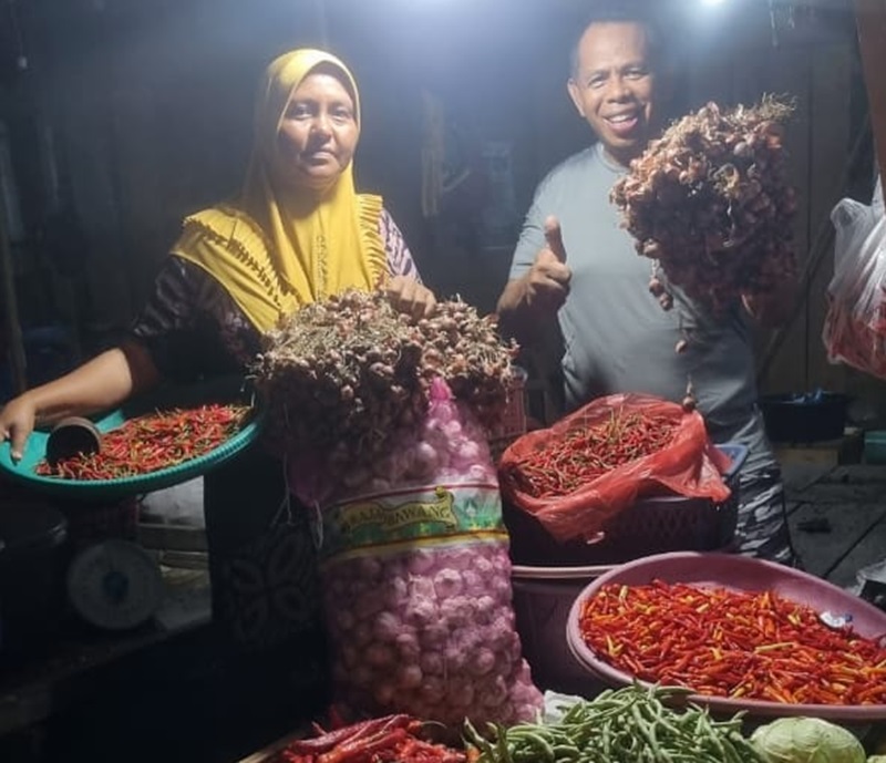 Pasar tradisional di Kota Baubau mkenjual aneka kebutuhan seperti bawang, tomat, dan lainnya. FOTO: IST